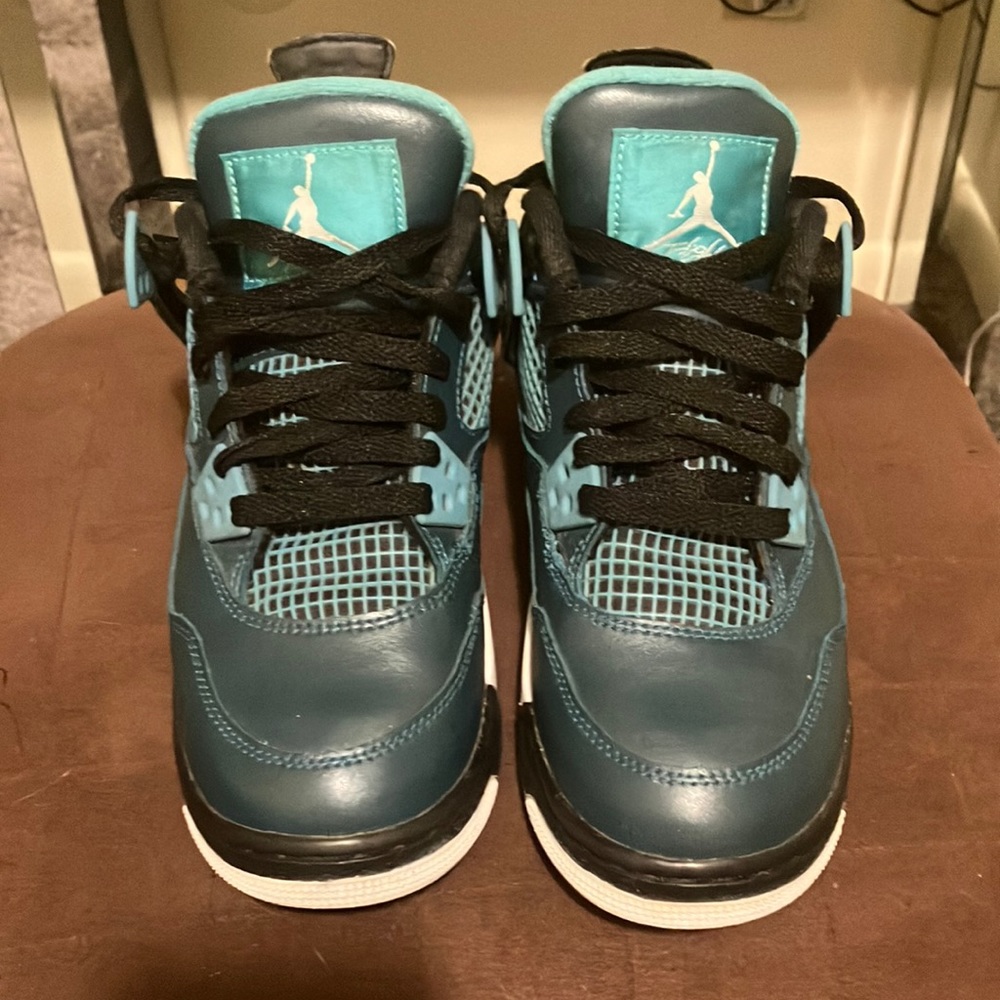 Air Jordan 4s no creases only wore a couple times size  4!! Make a offer!!!